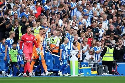 بعد أزمة صحية خلال لقاء فولهام.. برايتون يعلن وفاة أحد مشجعيه